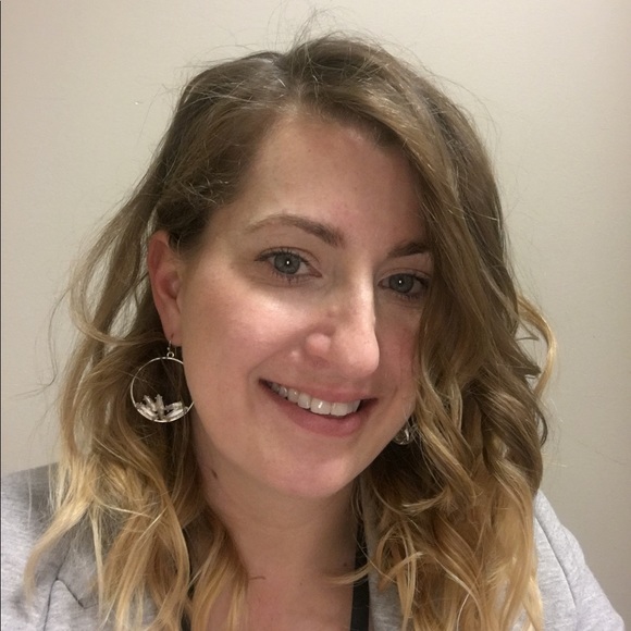 Meet your Posher, Jackie - Picture 1 of 12